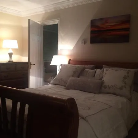 Hillcrest Bed & Breakfast