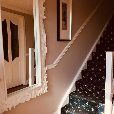 Hillcrest Boyhollagh