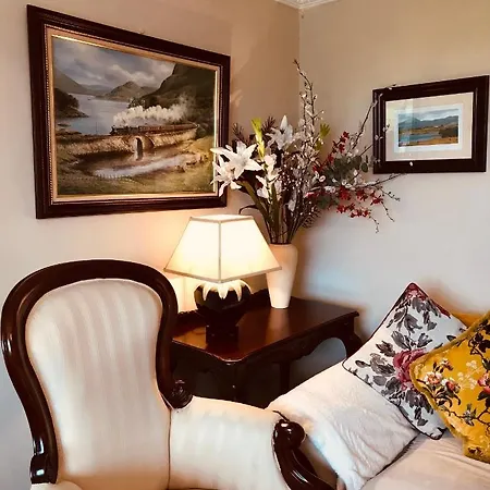 Hillcrest * Boyhollagh