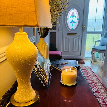 Hillcrest * Boyhollagh