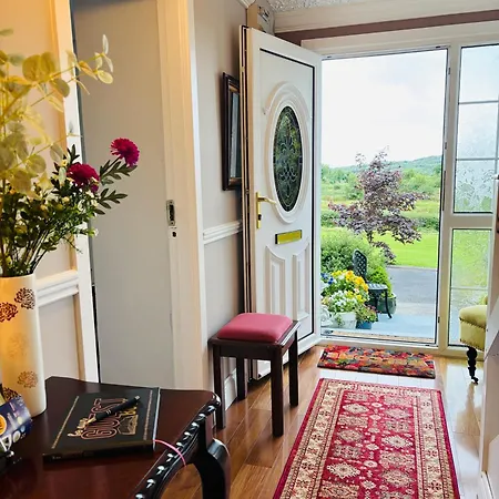 Hillcrest * Boyhollagh