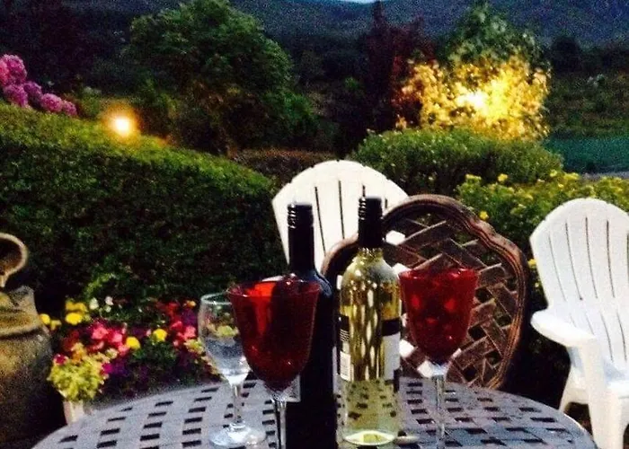 Hillcrest * Boyhollagh