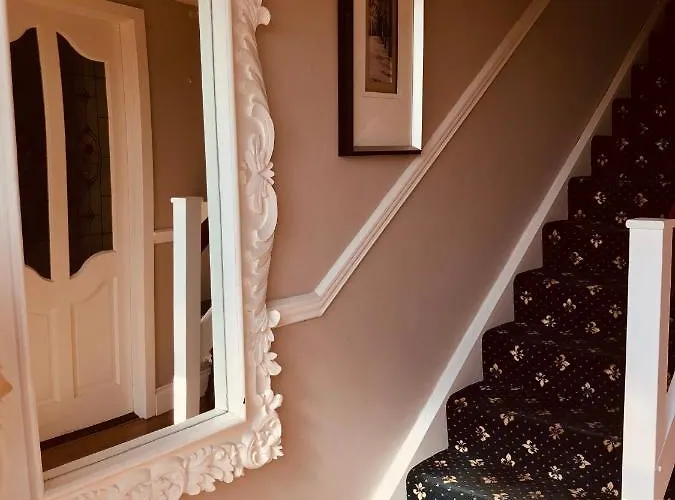 Hillcrest Boyhollagh