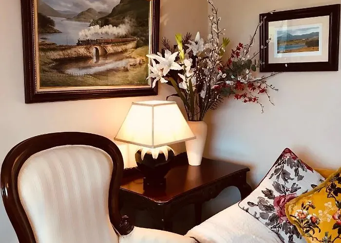 Hillcrest * Boyhollagh