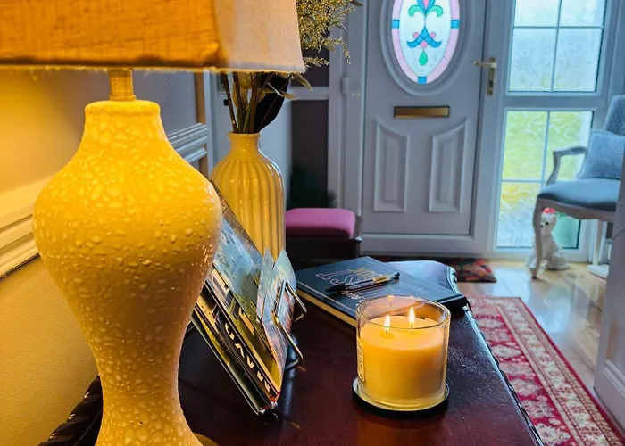 Hillcrest * Boyhollagh