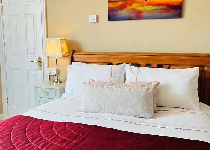 Hillcrest * Boyhollagh